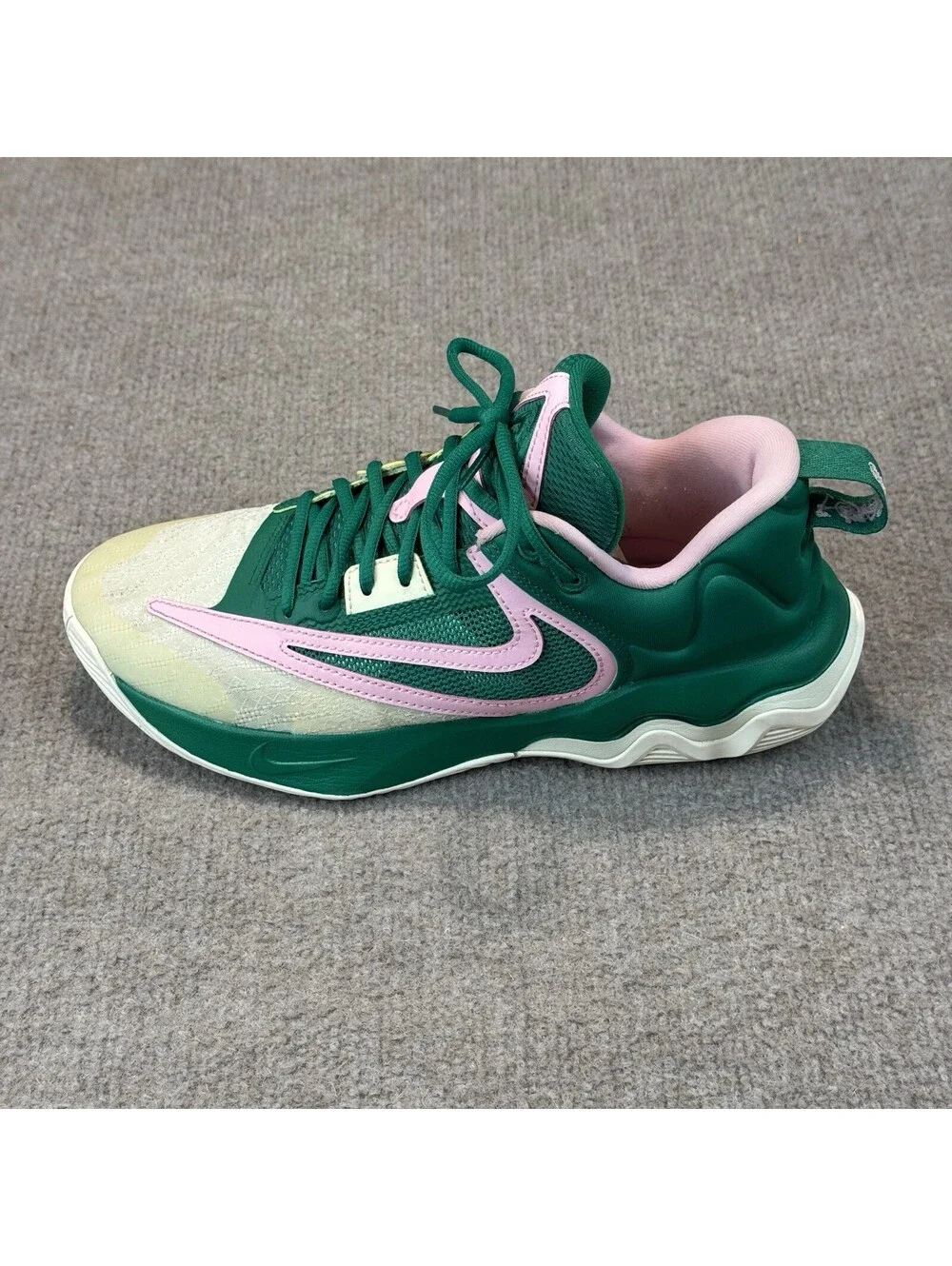 Nike Giannis Immortality 3 Basketball Sneakers Size 8 Green Pink DZ7533-300